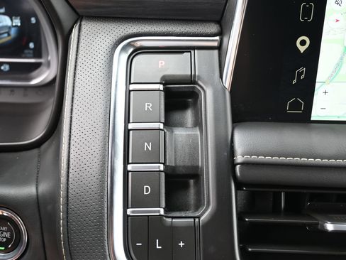 Used 2023 GMC Yukon XL SLT w/ SLT Luxury Package AWD/4WD image 14