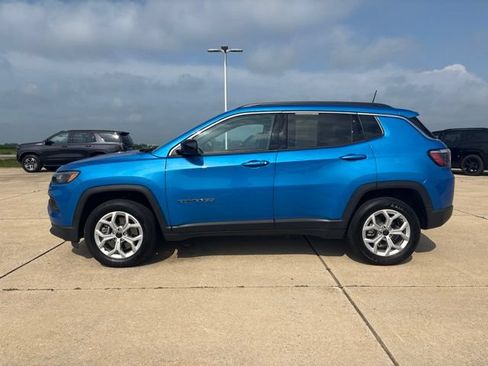 Used 2025 Jeep Compass Latitude AWD/4WD image 6
