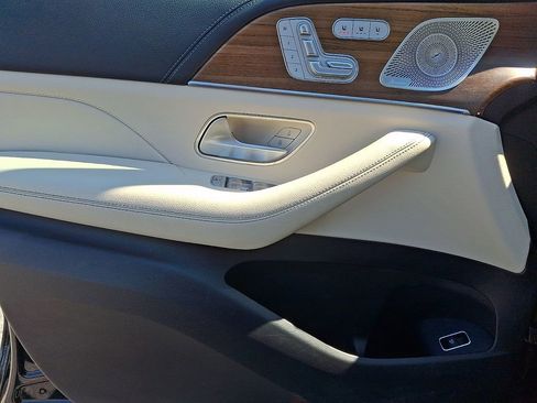 Used 2023 Mercedes-Benz GLS 450 4MATIC image 14