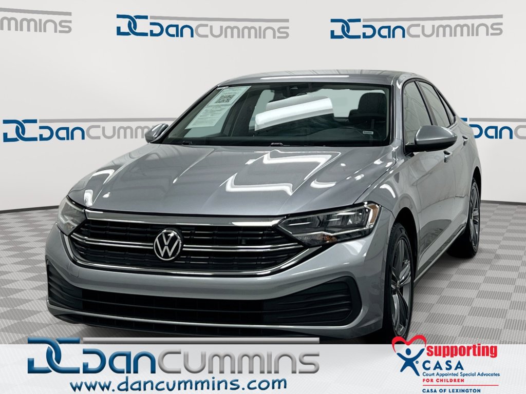 Used 2024 Volkswagen Jetta SE FWD image 1