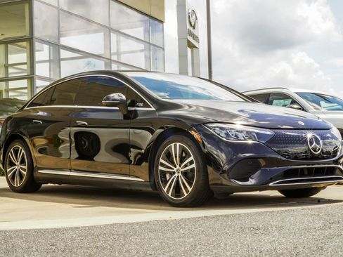 Used 2023 Mercedes-Benz EQE 500 4MATIC Sedan image 4
