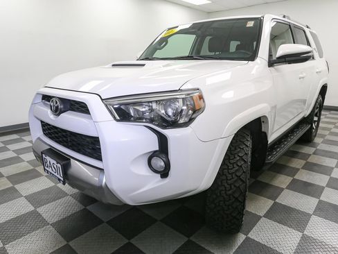 Used 2017 Toyota 4Runner TRD Off-Road Premium image 6