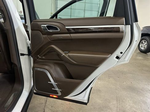 Used 2015 Porsche Cayenne Turbo w/ Premium Plus Package image 27