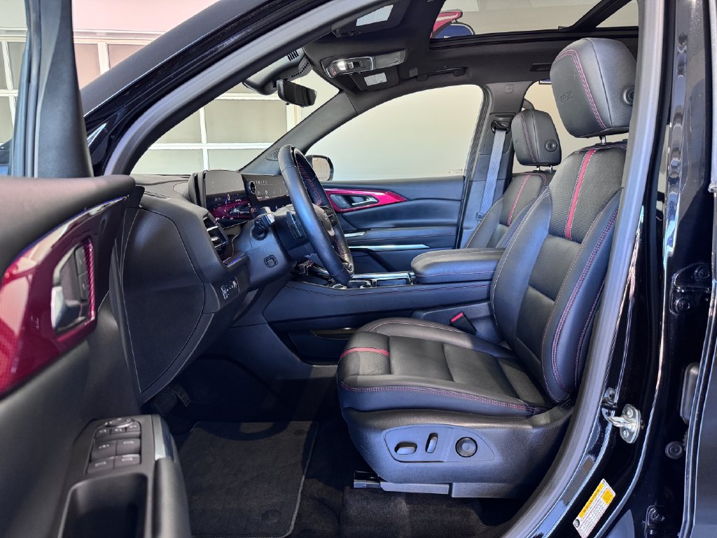 Certified 2025 Chevrolet Traverse RS AWD/4WD image 11