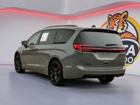 Used 2025 Chrysler Pacifica Limited FWD image 7