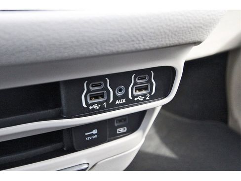 Used 2022 Chrysler Pacifica Touring-L image 29