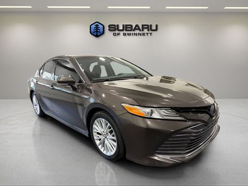 Used 2018 Toyota Camry XLE FWD image 7
