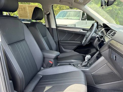 Used 2023 Volkswagen Tiguan SE FWD image 12
