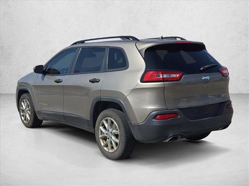 Used 2017 Jeep Cherokee Sport image 8