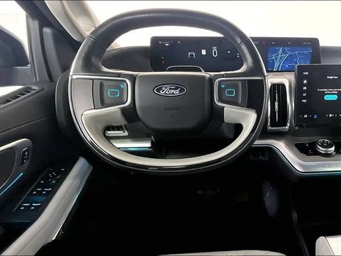 Used 2025 Ford Expedition Max Platinum AWD/4WD image 15