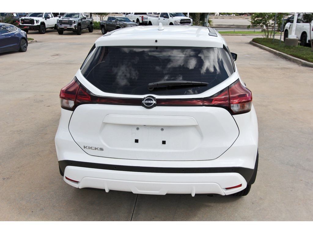 Used 2024 Nissan Kicks S FWD image 7