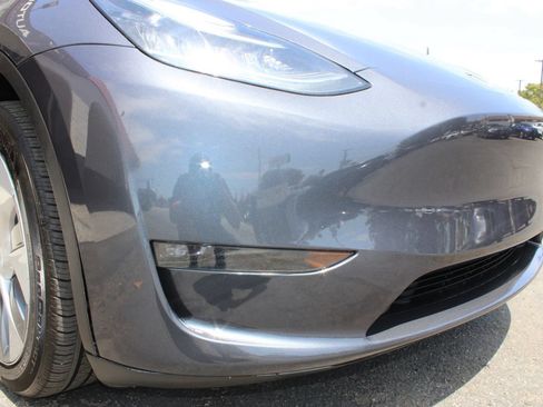 Used 2023 Tesla Model Y Long Range AWD/4WD image 4