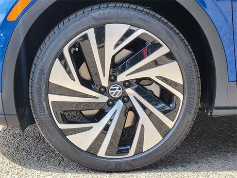 New 2025 Volkswagen Tiguan SE R-Line image 10
