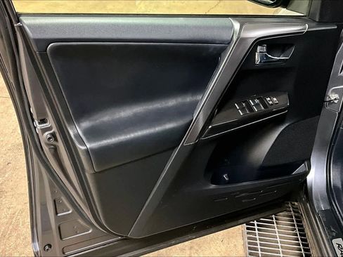Certified 2017 Toyota RAV4 SE image 20