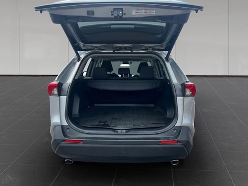 Used 2021 Toyota RAV4 XLE w/ Convenience Package image 19