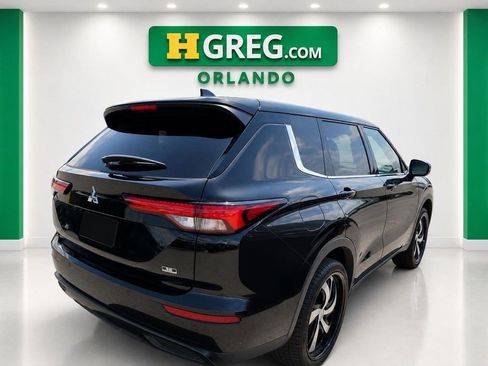 Used 2023 Mitsubishi Outlander SE FWD image 6