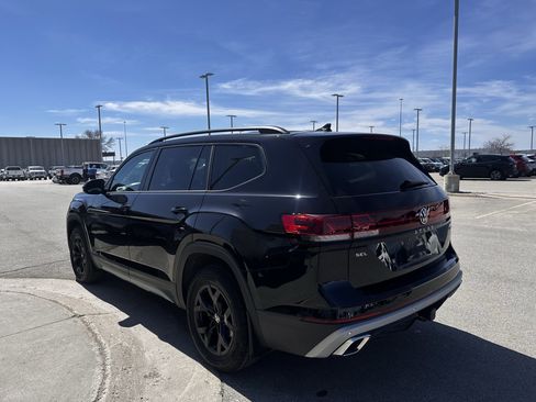 Used 2024 Volkswagen Atlas Peak Edition SEL image 3