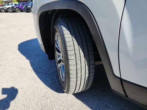 Certified 2019 Jeep Cherokee Latitude Plus image 32