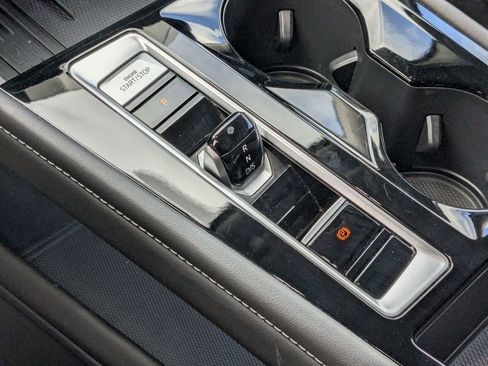 Used 2025 Volkswagen Atlas SE image 23