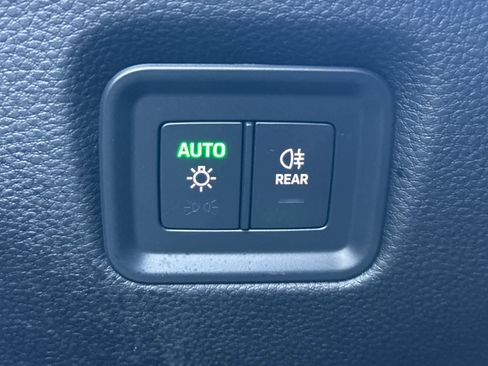 Certified 2025 Porsche Cayenne AWD/4WD image 30
