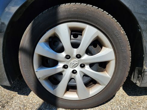 Used 2021 Toyota Corolla LE FWD image 5