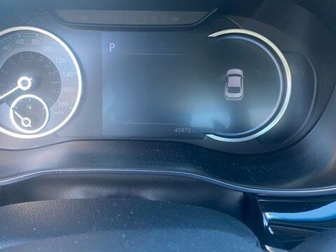 Used 2025 Genesis G70 2.5T image 1