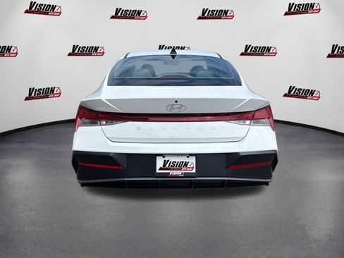 Used 2024 Hyundai Elantra SEL w/ Convenience Package FWD image 4