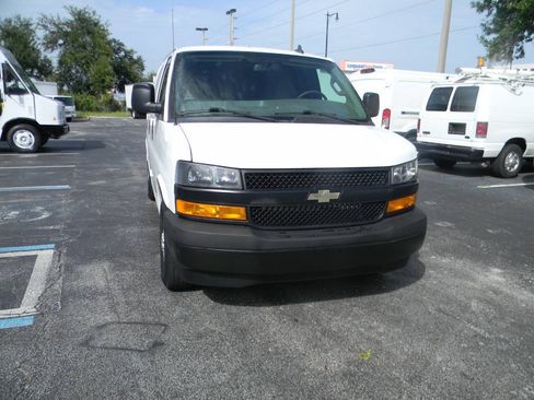 Used 2021 Chevrolet Express 2500 RWD image 3