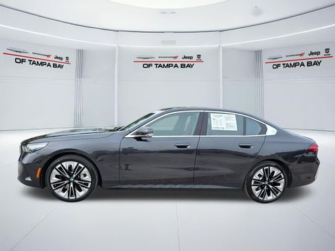 Used 2026 BMW 530i RWD image 3