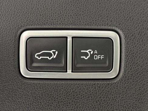 Certified 2025 Kia Sorento EX w/ Panoramic Sunroof Package image 17