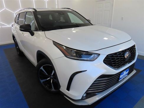 Used 2021 Toyota Highlander XSE FWD image 5
