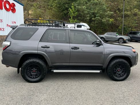 Used 2021 Toyota 4Runner Venture w/ Moonroof Package image 8