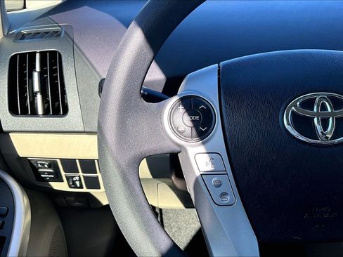 Used 2014 Toyota Prius Three FWD image 17