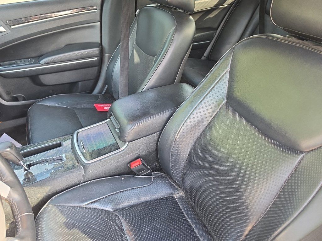 Used 2012 Chrysler 300 C RWD image 4