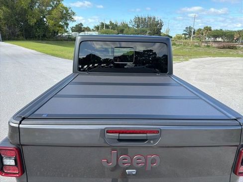 Used 2024 Jeep Gladiator Rubicon w/ Technology Group image 7