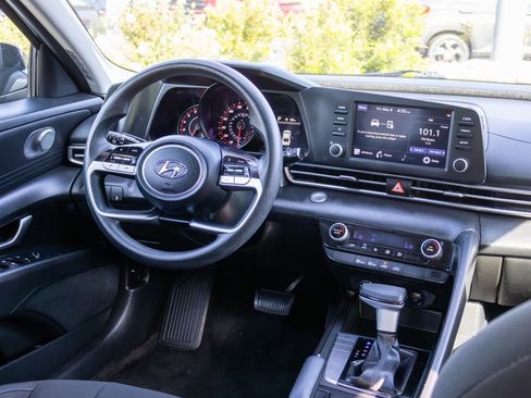 Certified 2023 Hyundai Elantra SEL w/ Preferred Accessory Package FWD image 11