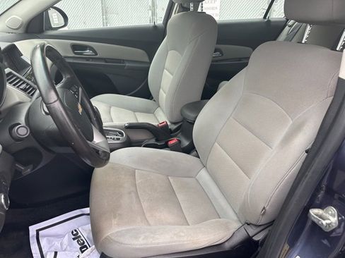 Used 2014 Chevrolet Cruze LT image 11