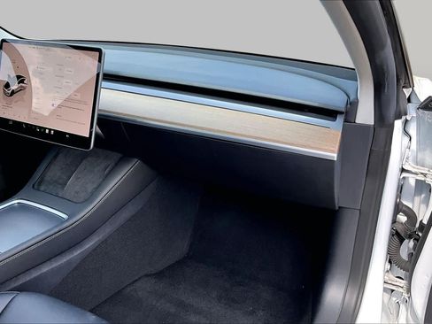 Used 2023 Tesla Model 3 Standard Range RWD image 15
