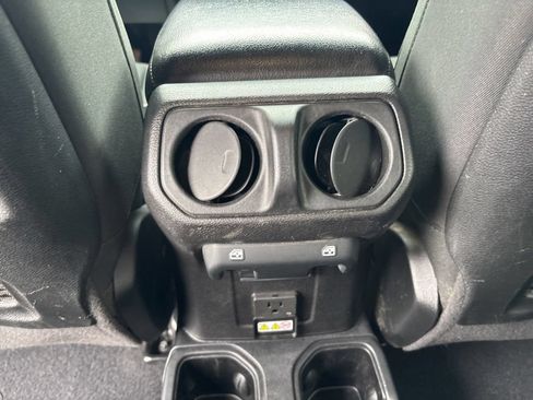 Used 2021 Jeep Gladiator Rubicon w/ Cold Weather Group AWD/4WD image 19