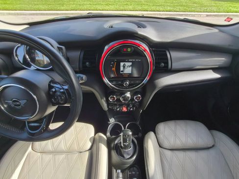 Used 2020 MINI Cooper 4-Door Hardtop w/ Signature Upholstery Package image 22