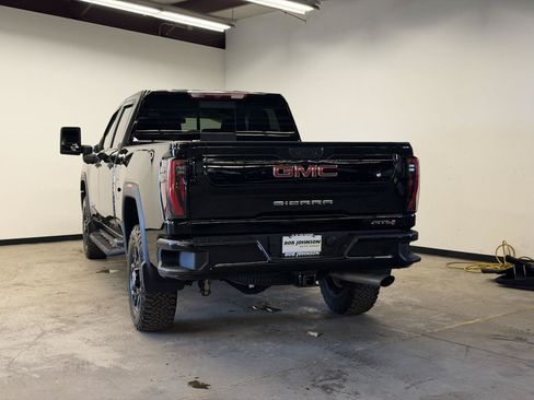 Used 2024 GMC Sierra 2500 AT4 w/ AT4 Preferred Package AWD/4WD image 11