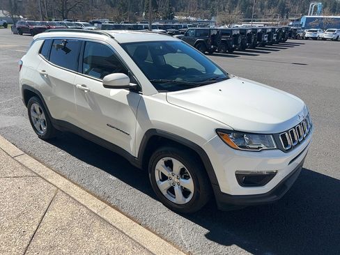 Used 2018 Jeep Compass Latitude image 4