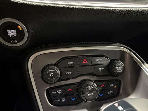 Used 2019 Dodge Challenger SXT image 28