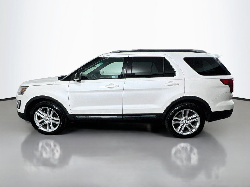 Certified 2017 Ford Explorer XLT w/ Equipment Group 202A AWD/4WD image 4
