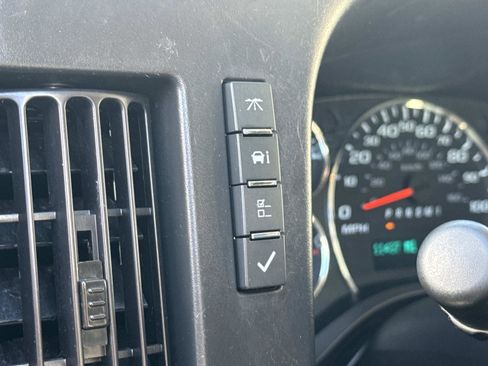 Used 2024 Chevrolet Express 2500 w/ Driver Convenience Package image 10