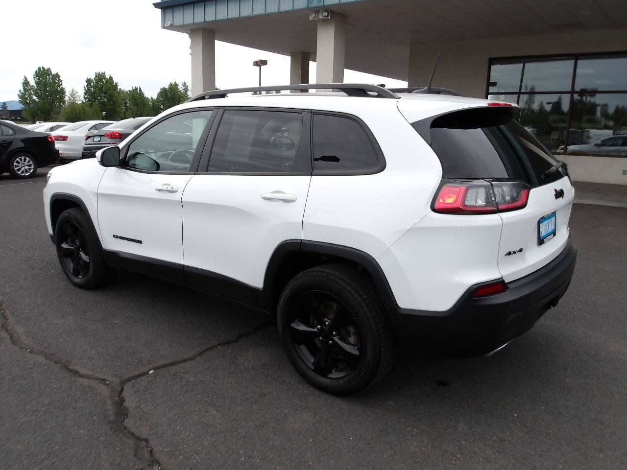 Used 2019 Jeep Cherokee Latitude Plus AWD/4WD image 3