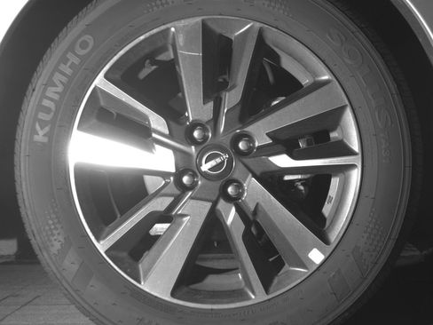 Used 2025 Nissan Versa SV FWD image 10