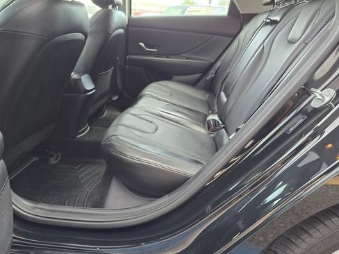 Used 2023 Hyundai Elantra Limited w/ Preferred Accessory Package FWD image 32