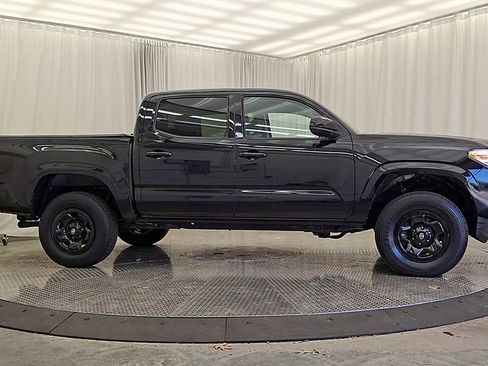 Certified 2022 Toyota Tacoma SR AWD/4WD image 6