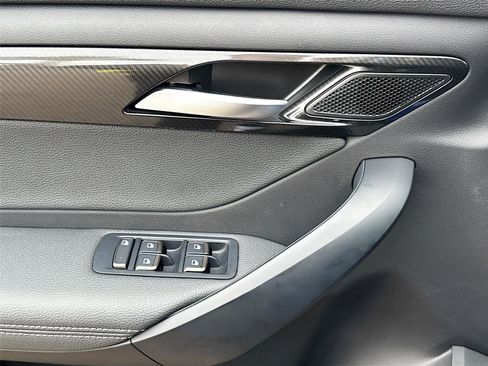 New 2025 VinFast VF 8 Eco AWD/4WD image 17